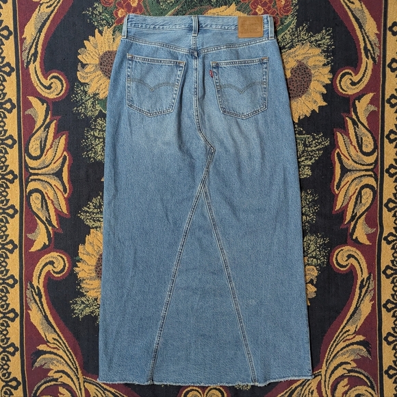 Levi's Iconic Long Denim Skirt - Picture 2 of 5
